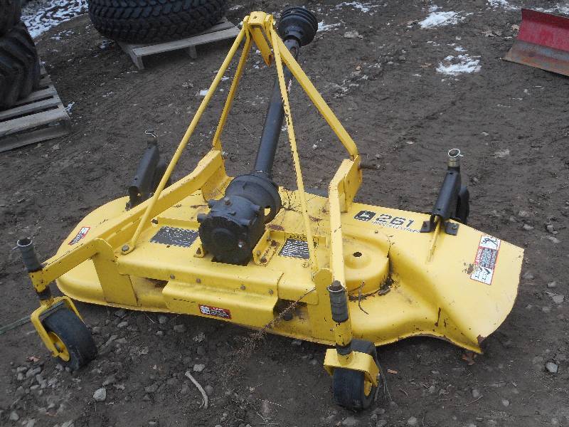lot 3 image: John Deere Model 261 Grooming Mower...