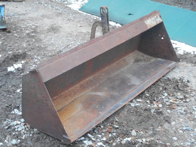 lot 15 image: Used 68 Tractor Loader Bucket, 4-P...