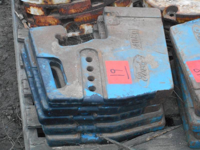 lot 19 image: (5) Ford 40Kg Tractor Weights ...