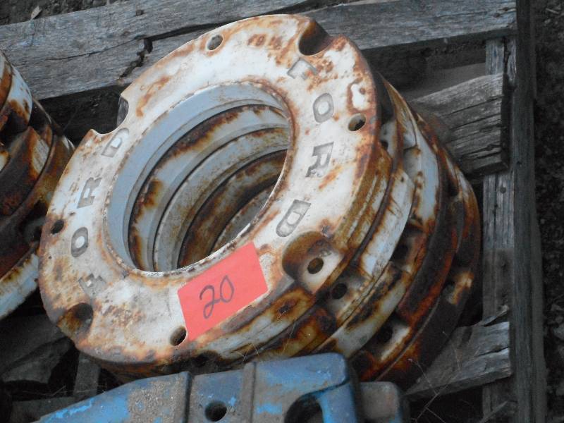 lot 20 image: (5) Ford 8-Lug Tractor Wheel Weight...