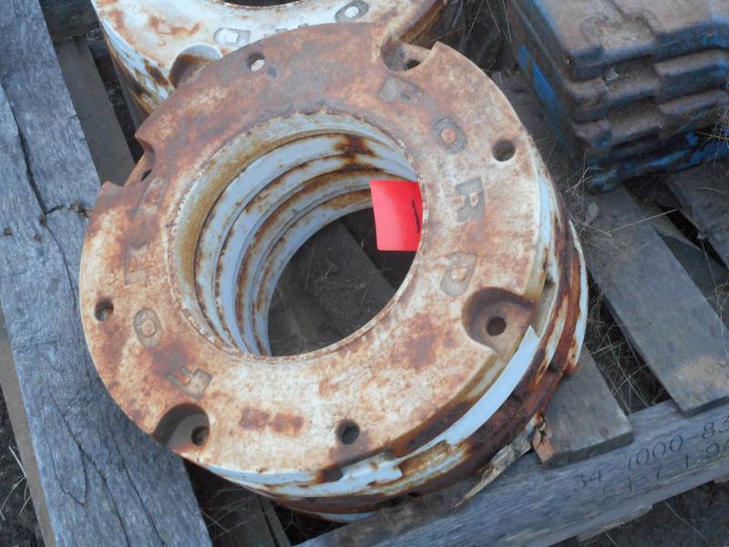lot 21 image: (5) Ford 8-Lug Tractor Wheel Weight...