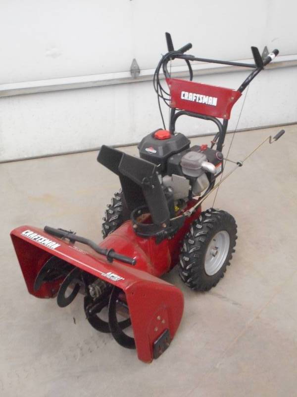 lot 6 image: Craftsman 8HP 2-Stage 27 Snowblowe...