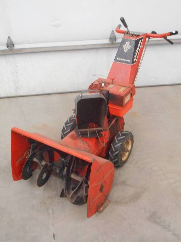 lot 8 image: Gilson Two-Stage Snowblower, 5HP En...