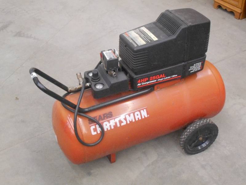 lot 9 image: Craftsman 4HP 25-Gallon 125PSI Elec...