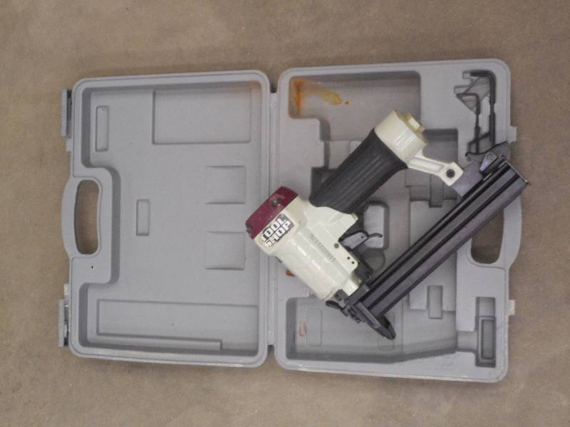 lot 17 image: Tool Shop Pneaumatic Stapler With C...