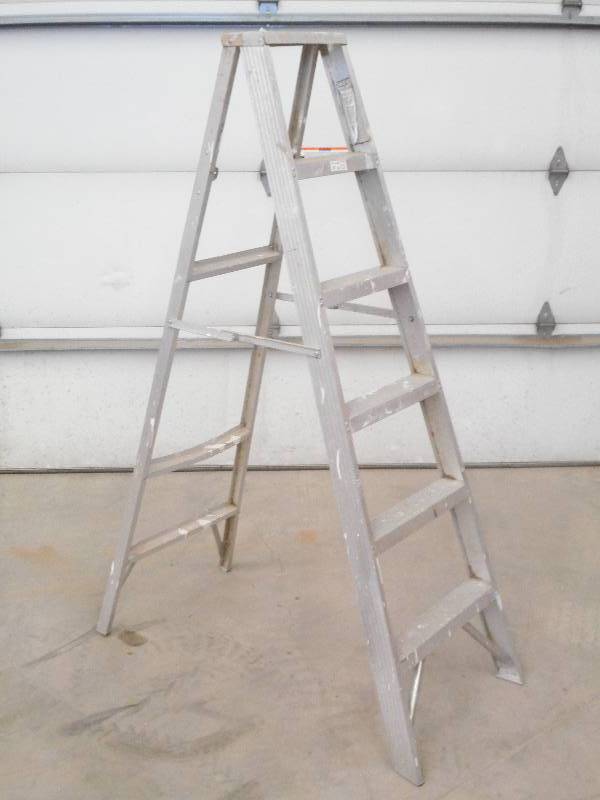 lot 20 image: 6ft Aluminum Step Ladder ...