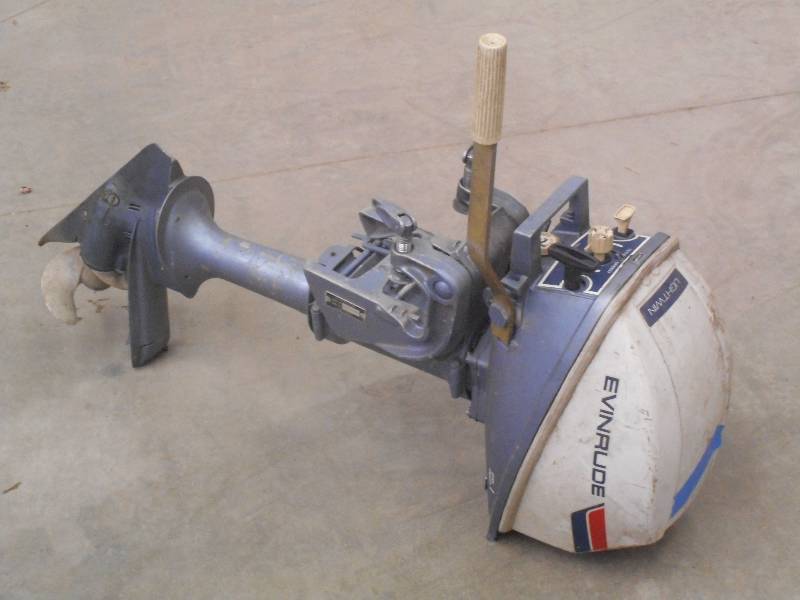 lot 30 image: Evinrude LightTwin 4HP Outboard Mot...