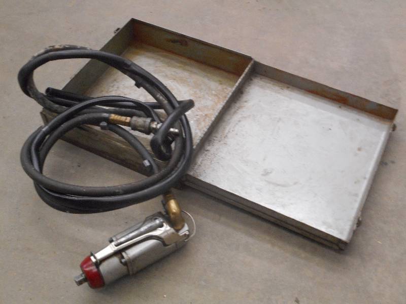 lot 39 image: 38 Drive Pneuamtic Wrench With Ca...