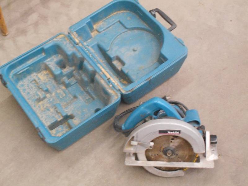 lot 47 image: Makita 7.25 Circular Saw With Case...