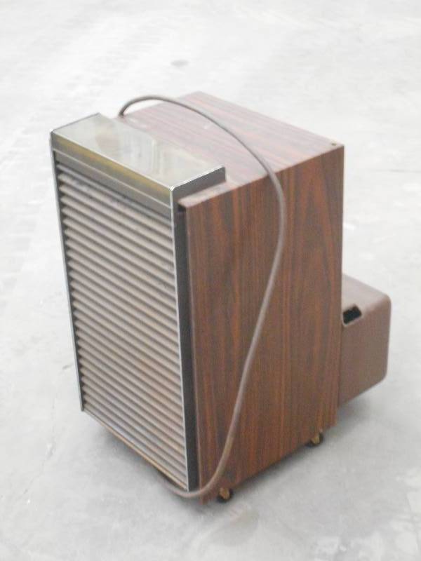 lot 55 image: Montgomery Ward 37-Pint Dehumidifie...