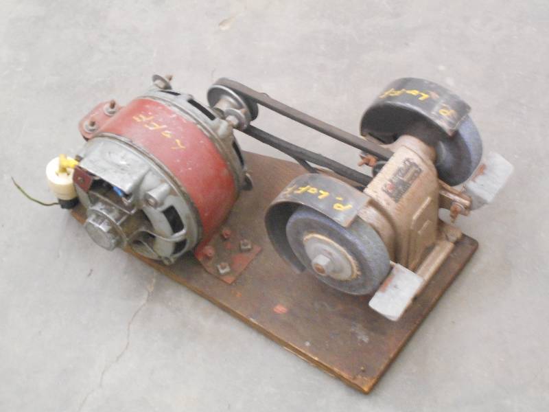 lot 57 image: PowerKraft Dual-Wheel 120Volt Bench...