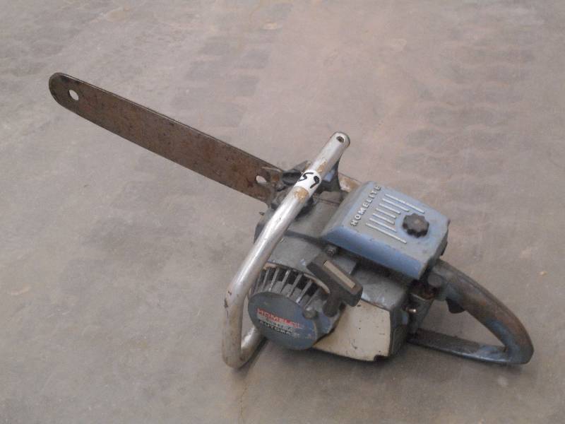 lot 59 image: Vintage HomeLite Super-XL Chainsaw,...