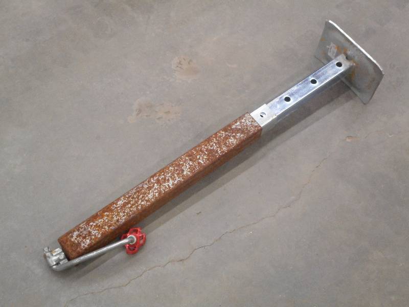 lot 61 image: Heavy Duty Drop-Leg Trailer Jack ...