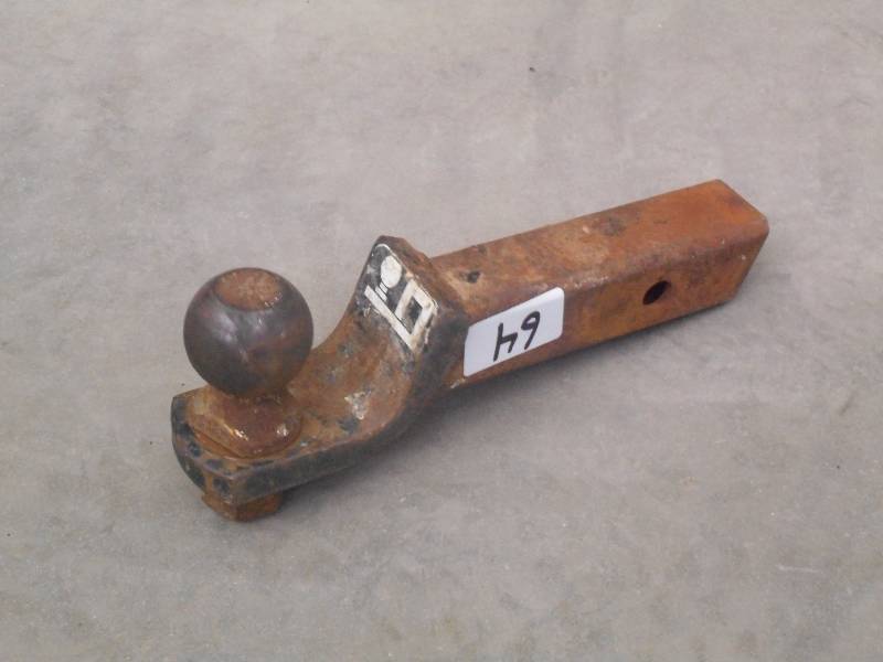 lot 64 image: Reciever Hitch With 2 516 Ball ...