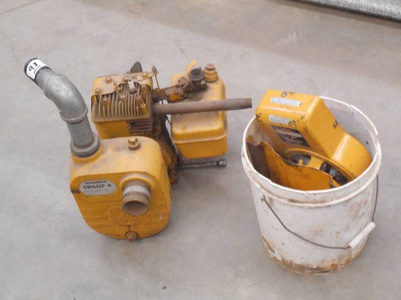 lot 98 image: Monarch 5BSGF-8 Water Pump With Bri...