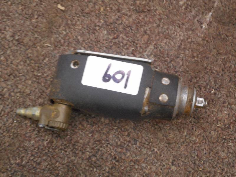 lot 109 image: 38-Drive Pneumatic Wrench ...