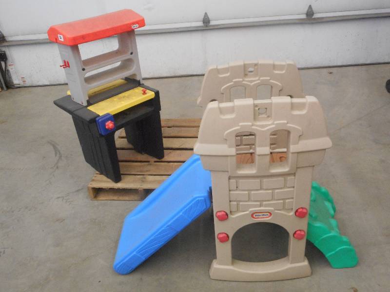 lot 112 image: (2) Plastic Toddler Play Areas ...