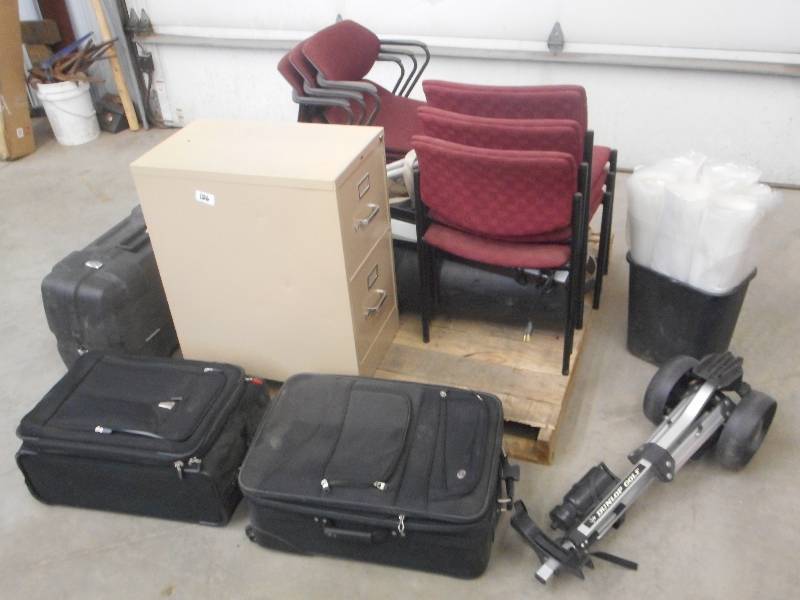 lot 126 image: Pallet Lot Suit Cases, Hardshell C...