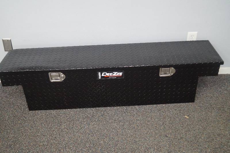 Dee Zee Specialty Series Toolbox