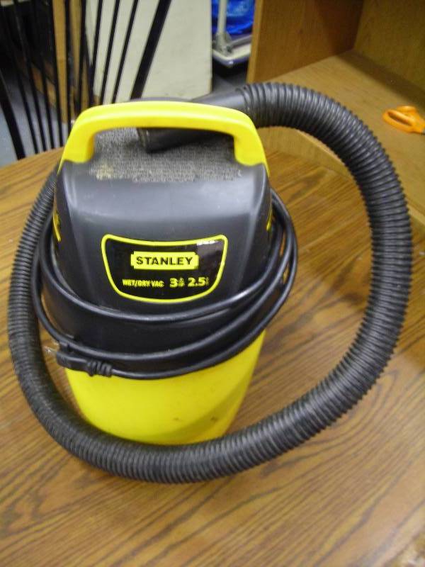 Stanley Wet & Dry Vacuum- 3 HP2.5 Gallon