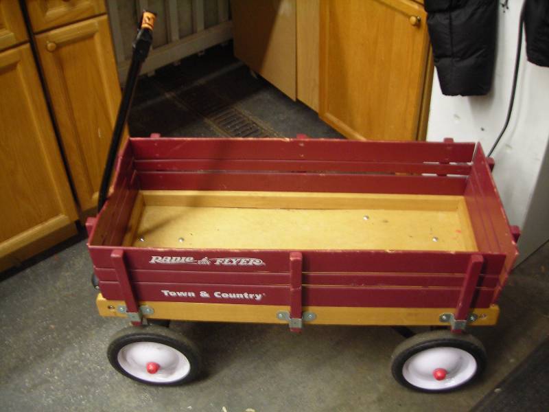 Radio Flyer Town & Country Wagon