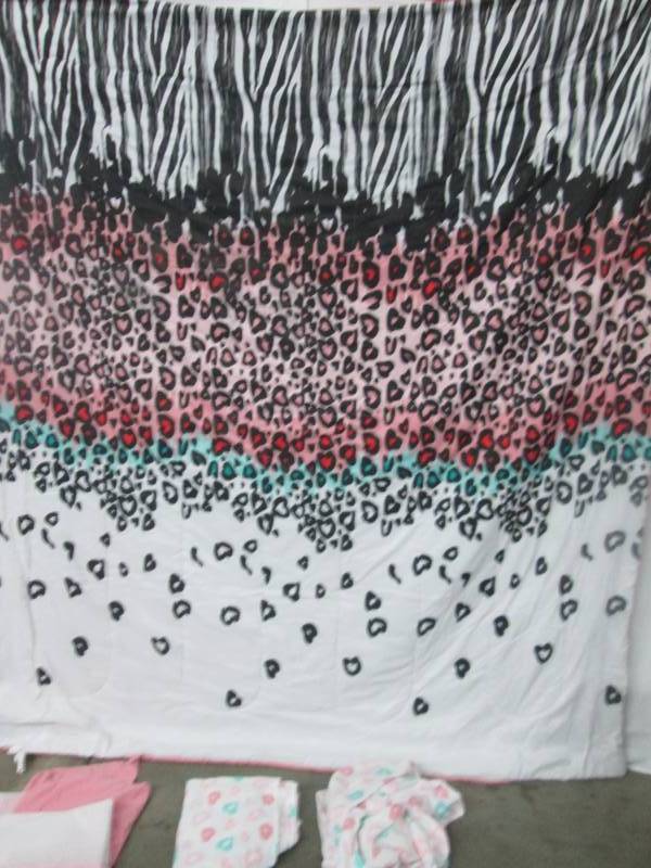 lot 24 image: Alcove Wild Girl Comforter Set - Queen