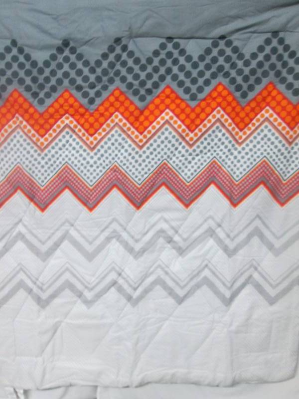 lot 27 image: Zig Zag Comforter Set - Full