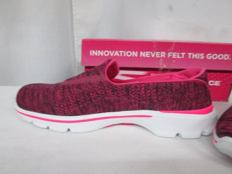 lot 33 image: Skechers Womens GOWalk 3 Slip-On Walking Shoe