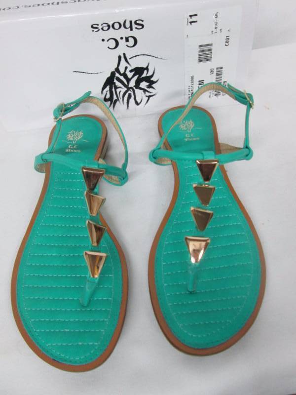 lot 34 image: GC Shoes Womens Lucky 4-Thong Sandals