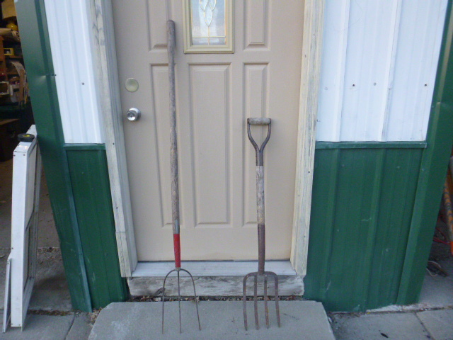 2 Pitch Forks