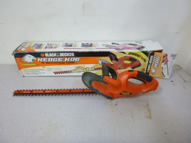 Black & Decker Cordless 22 Dual Action Hedge Trimmer