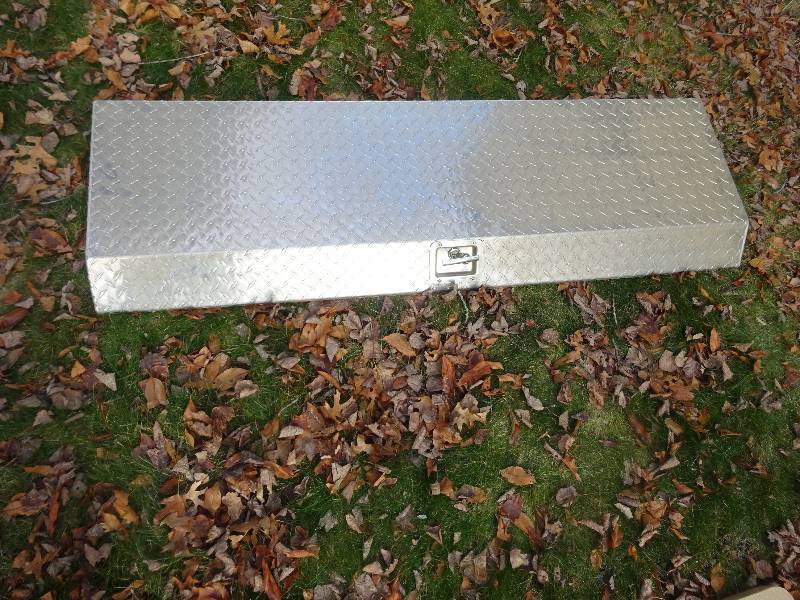 Aluminum tail gate box. Great for gun storage