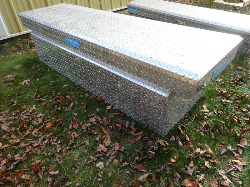 Aluminum truck tool box