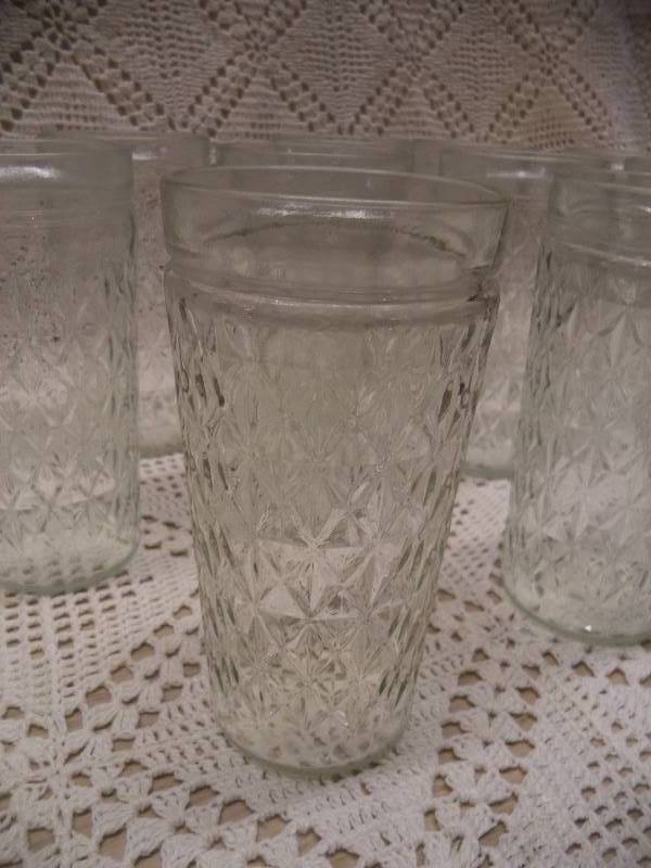 lot 6 image: Glass Drinking Glasses