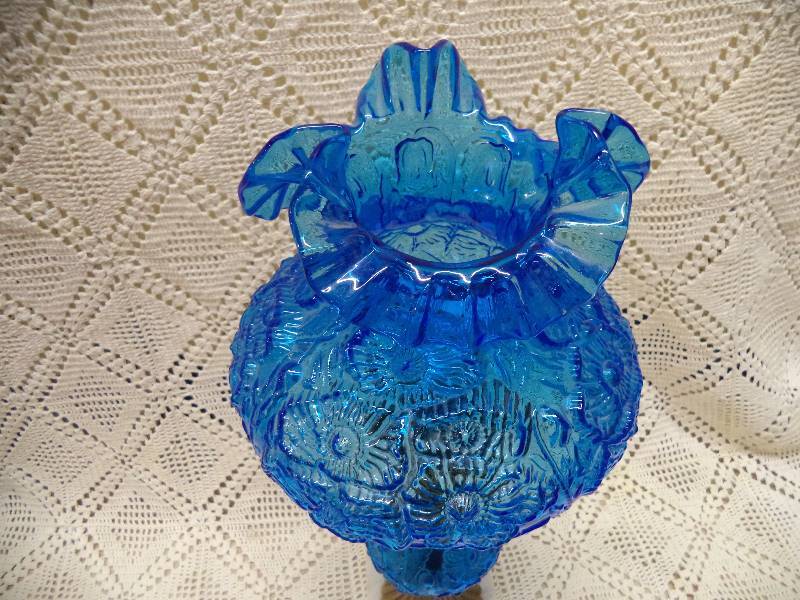 lot 7 image: Vintage Blue Glass Lamp
