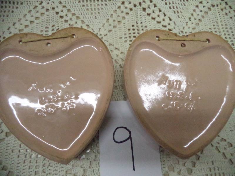 lot 9 image: HULL ART USA Wall Pockets