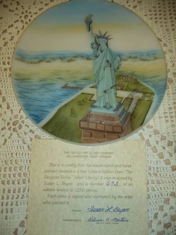 lot 10 image: Fenton Statue of Liberty Plate