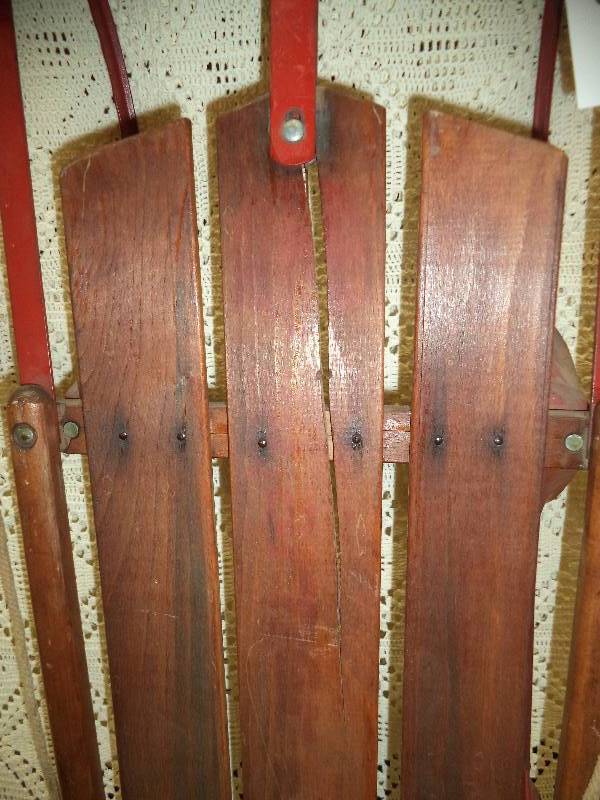 lot 22 image: Vintage Runner Sled