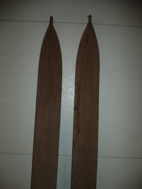 lot 26 image: Vintage Wood LUND Snow Skis
