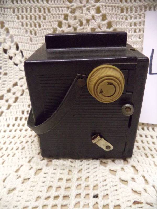 lot 40 image: Vintage HERCO Imperial Snap Shot Camera