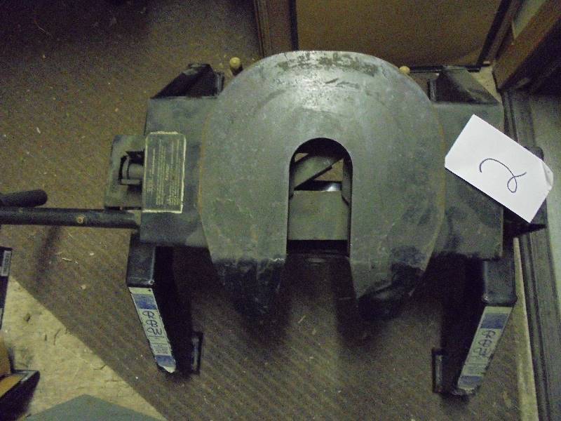 lot 2 image: RBW Fifth Wheel Hitch, 15k