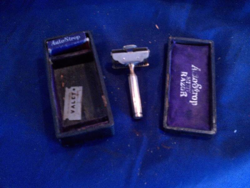 Vintage auto strap razor and box