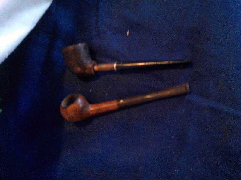 2 vintage wooden pipes