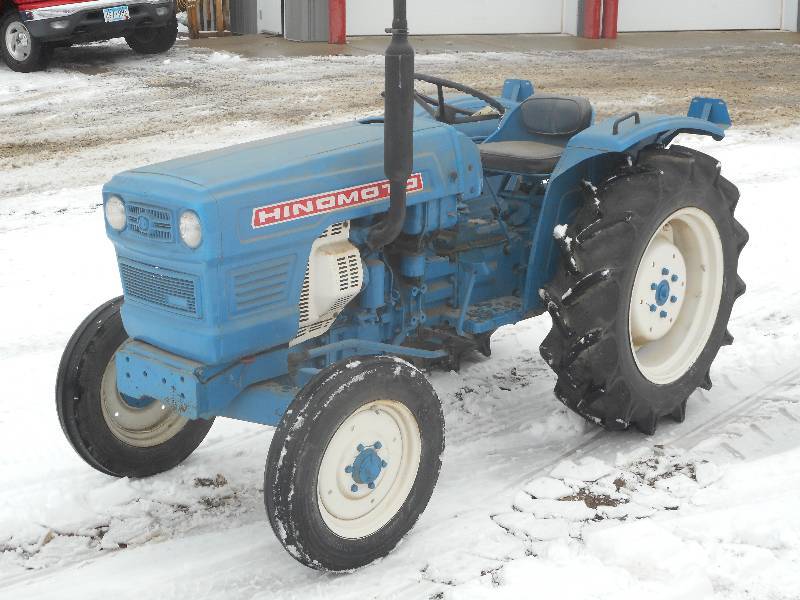 lot 2 image: Hinomoto E28 Tractor, 2-Cylinder Di...