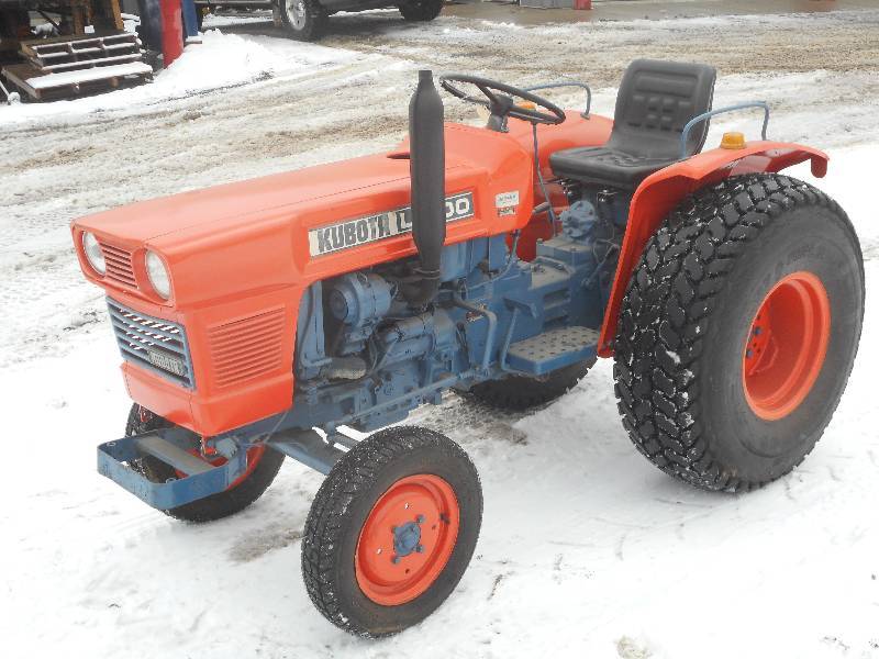 lot 4 image: Kubota L1500 Tractor, 2-Cylinder Di...