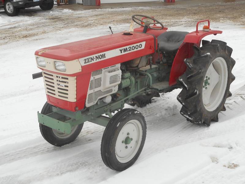 lot 1 image: Zen-Noh YM2000 Tractor