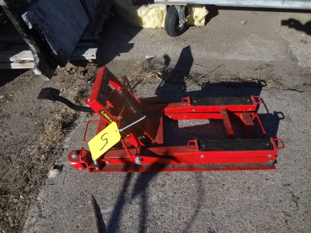 lot 5 image: Big Red ATV Jack
