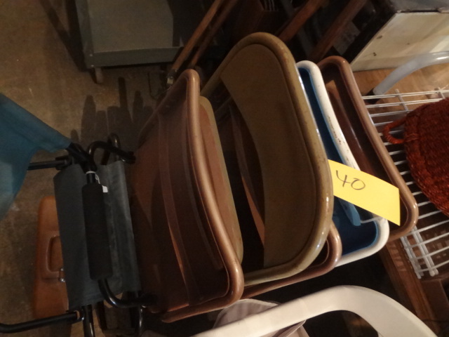lot 40 image: Folding Chairs