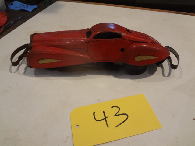 lot 43 image: Old Metal Wind Up Car