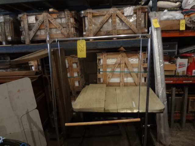 lot 73 image: Clothing rack